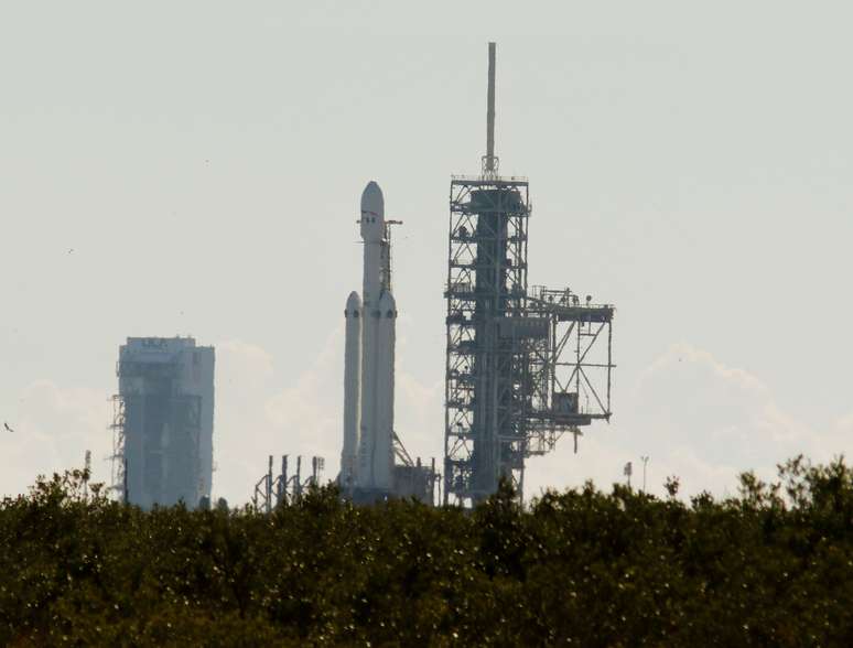 Foguete Falcon Heavy no Centro Espacial Kennedy