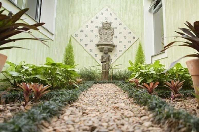 18. Plantas para jardim de inverno com fonte na parede. Projeto TT Interiores