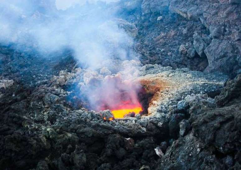 Pesquisadores descobrem fonte do magma do Monte Etna