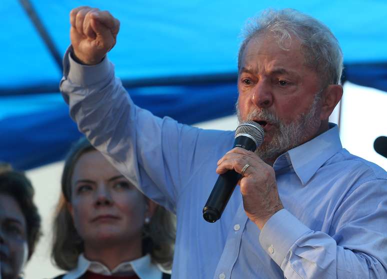Ex-presidente Luiz In&aacute;cio Lula da Silva discursa em Porto Alegre
23/01/2018 REUTERS/Paulo Whitaker