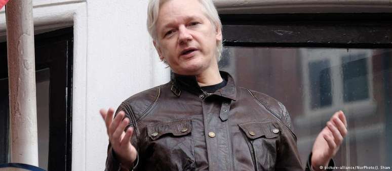 Julian Assange está refugiado na embaixada do Equador em Londres desde 2012