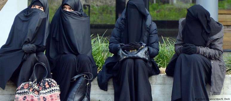 Proposta de lei prevê multa de até 10 mil coroas dinamarquesas para quem usar burca ou niqab