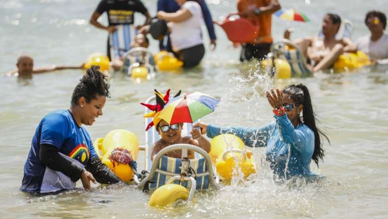 Carnaval Sem Barreiras foi realizado no último sábado (3), na praia de Boa Viagem