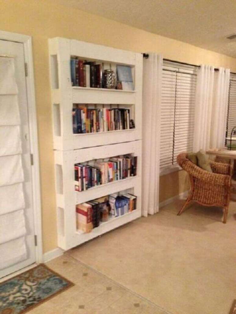 7. A estante de pallet é um excelente móvel para organizar livros.
