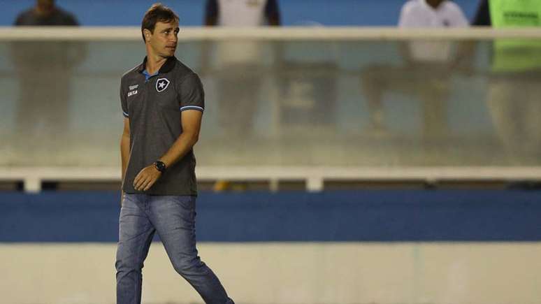 Felipe Conceição já sofre com muitas críticas, principalmente após a eliminação (Foto: Vitor Silva/SSPress/Botafogo)