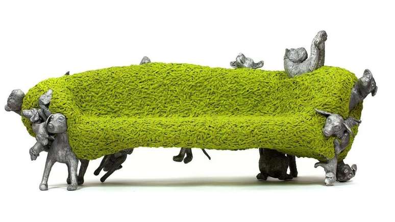 A criativa cole&ccedil;&atilde;o Hibridismo, feita pelos irm&atilde;os Campana em 2017, inclui o exc&ecirc;ntrico banco Noah | Foto: Fernando Laszlo/Cortesia de Friedman Benda e Est&uacute;dio Campana)