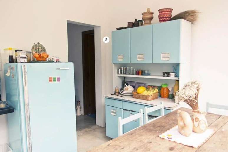 18. Use um armário retrô para a decoração de cozinha simples