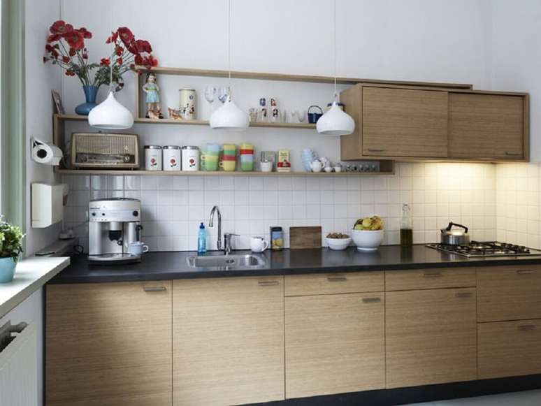 30. Use prateleiras e nichos para deixar a cozinha simples mais organizada