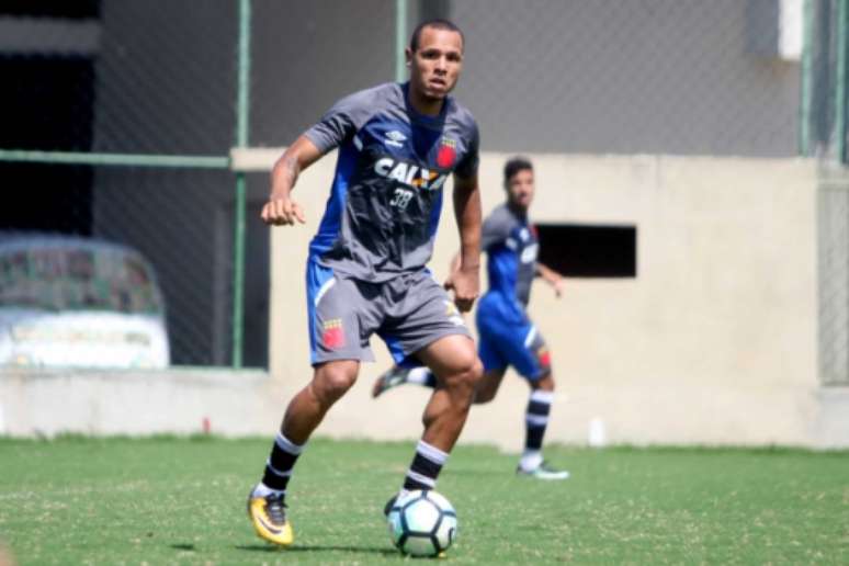 Luis Fabiano deixará o Vasco após uma temporada no Rio.