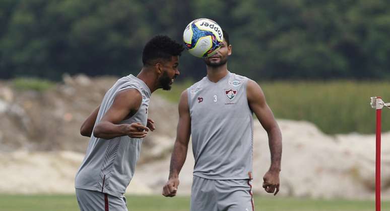 Renato Chaves e Gum, na foto, formam o trio defensivo ao lado de Ibañez (Foto: Nelson Perez/Fluminense F.C.)