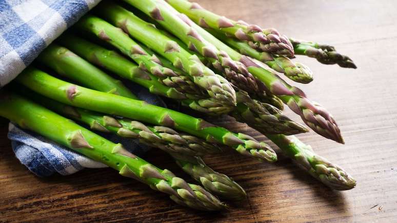 Dieta com baixo teor de asparagina, nutriente presente no aspargo e em alimentos como carnes e ovos poderia ajudar a retardar efeitos do câncer