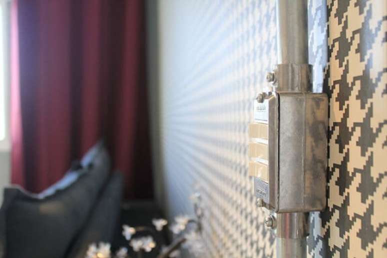 22. Detalhe industrial no projeto de Casa On, caracter&iacute;stica comum em casas modernas