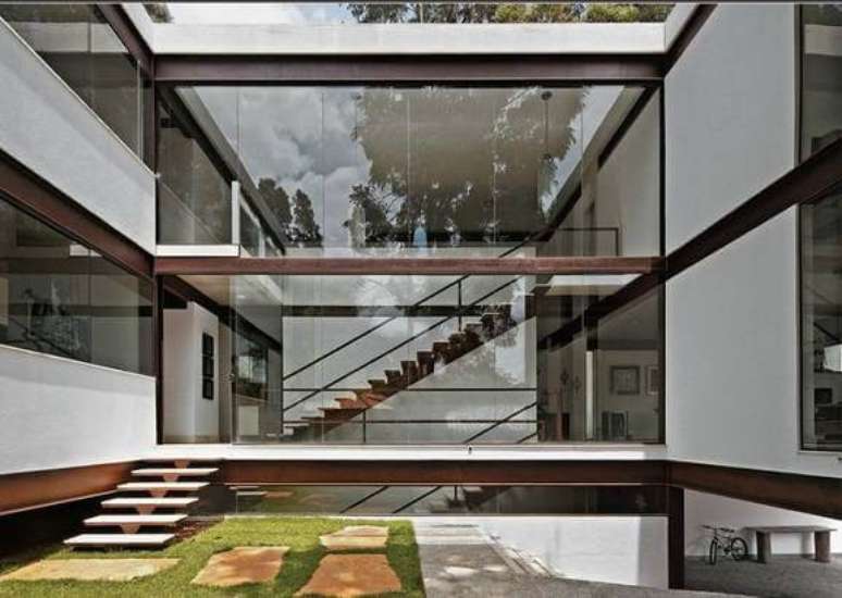 50. Fachadas de casas modernas: vidro