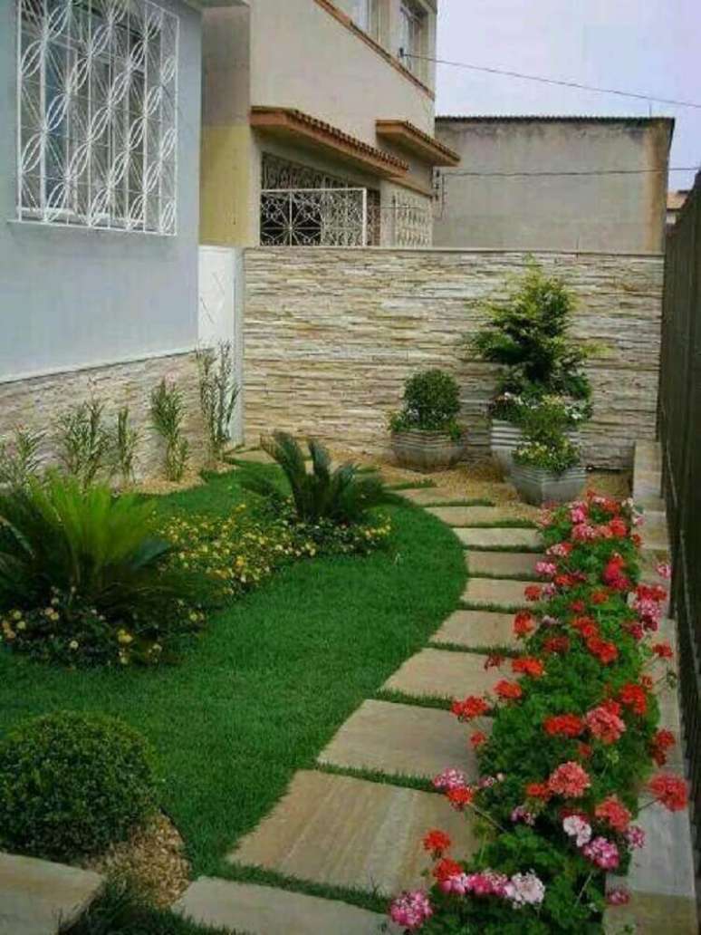 4. A área de entrada de sua casa também merece ser decorada com alguns modelos de jardim.