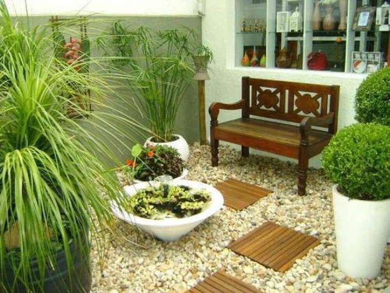 2. Alguns modelos de jardim de inverno recebem bancos para que se possa aproveitar mais o ambiente.