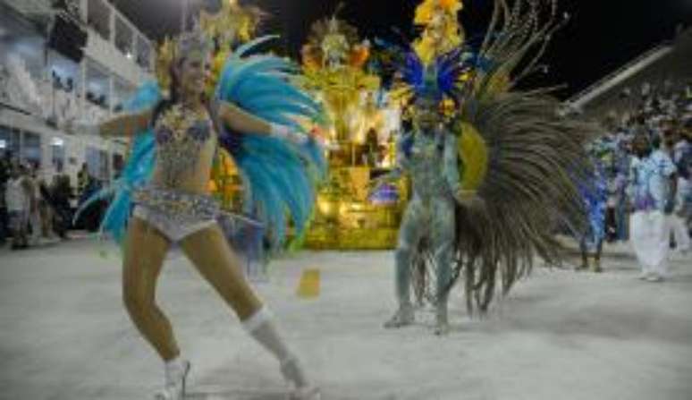 Desfile das escolas de samba no Sambódromo atraem milhares de turistas ao Rio de Janeiro (Fernando Frazão/Agência Brasil)