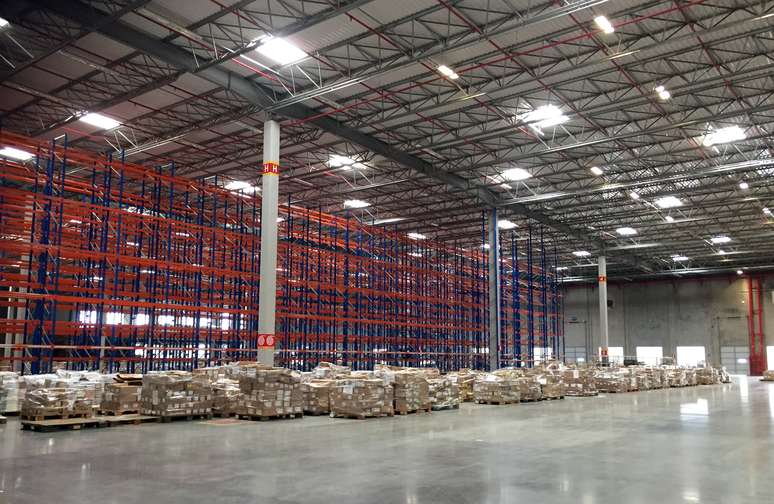 Vis&atilde;o geral do armaz&eacute;m da operadora log&iacute;stica Luft, que ser&aacute; usado pela Amazon.com Inc em Cajamar II, 
2/02 /2018. REUTERS/Gabriela Mello