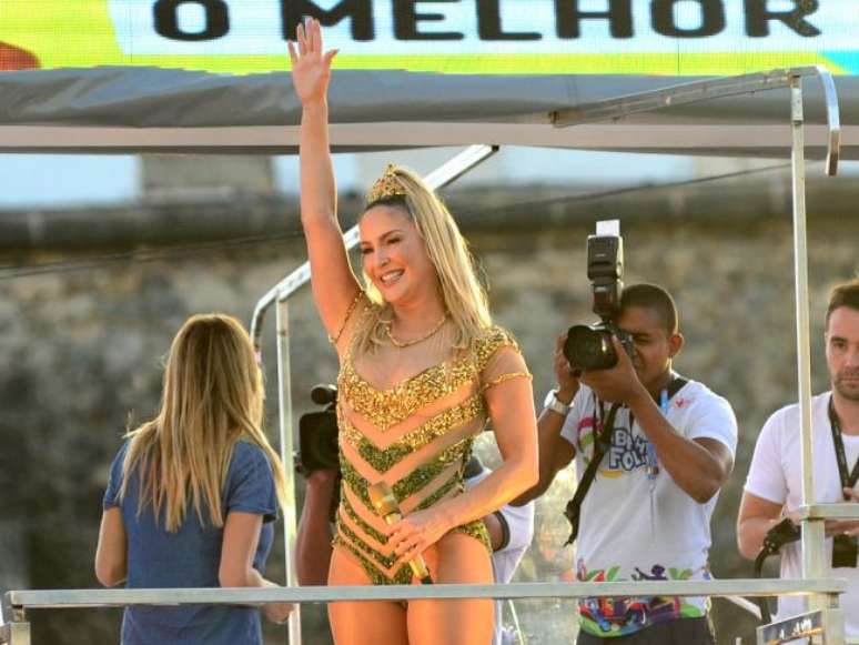 Claudia Leitte foi a atração da abertura oficial da folia baiana