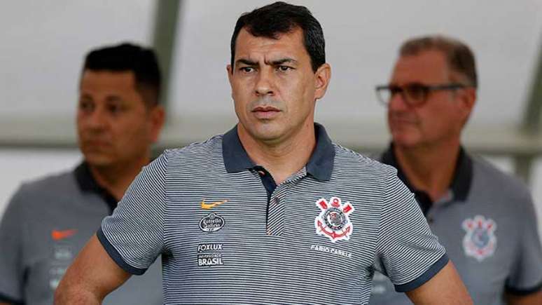 O técnico Fábio Carille no duelo contra o Santo André (Foto: Daniel Vorley/AGIF)