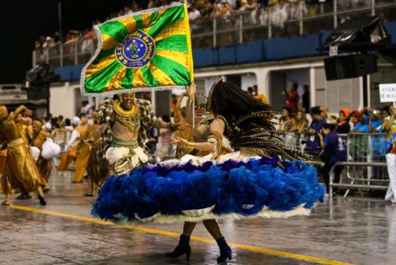 Escola de Samba Unidos do Peruche na avenida