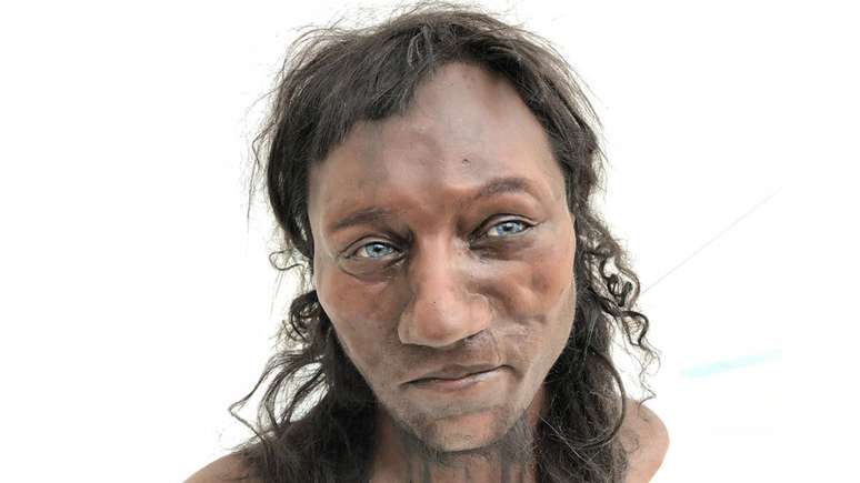Pele negra e olhos azuis: assim era o primeiro britânico 10 mil anos atrás.