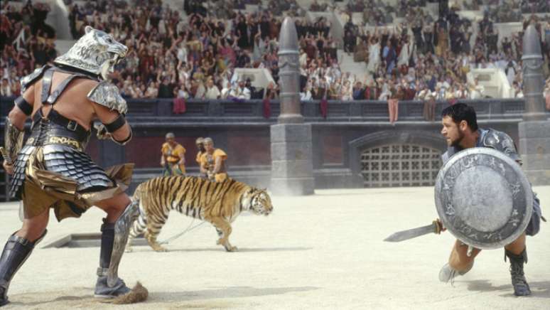 Em Gladiador, Russel Crowe enfrenta tigres e gigantes. Foto: Divulga&ccedil;&atilde;o