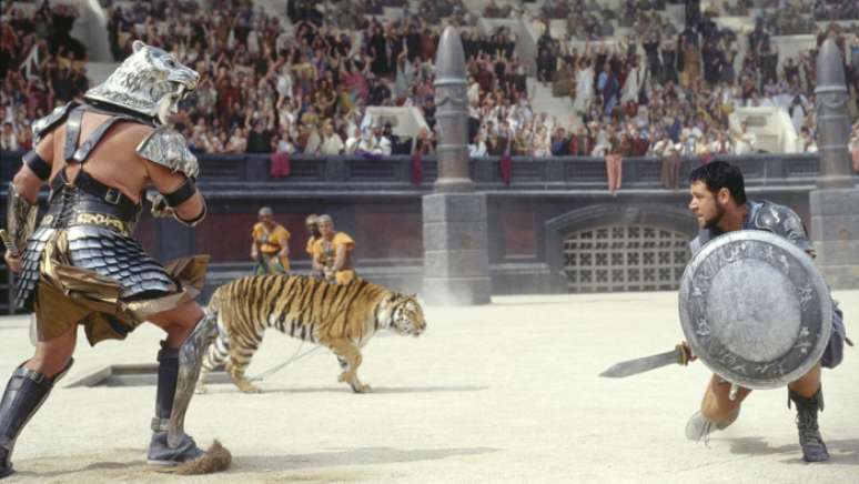 Em Gladiador, Russel Crowe enfrenta tigres e gigantes. Foto: Divulgação