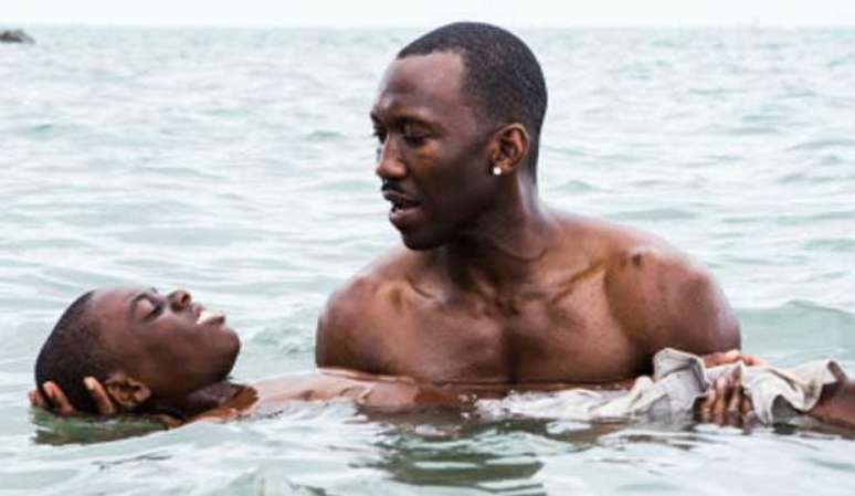 O ator Mahershala Ali segura o personagem Chiron em Moonlight. Foto: Divulgação