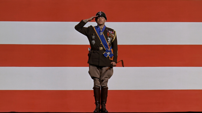 O general Patton após discurso para a tropa. Foto: Divulgação