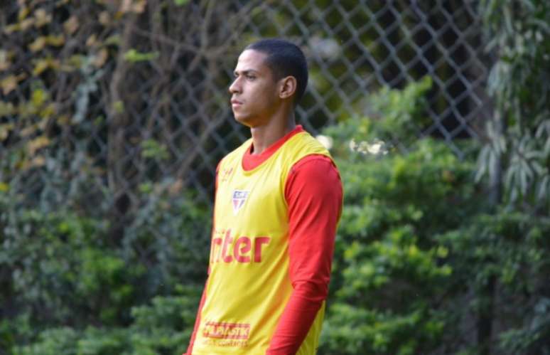 Zagueiro tem chances devido aos problemas físicos de Arboleda e Anderson Martins (Érico Leonan/saopaulofc.net)