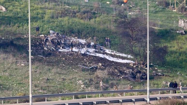 Caça israelense caiu em campo aberto no norte de Israel