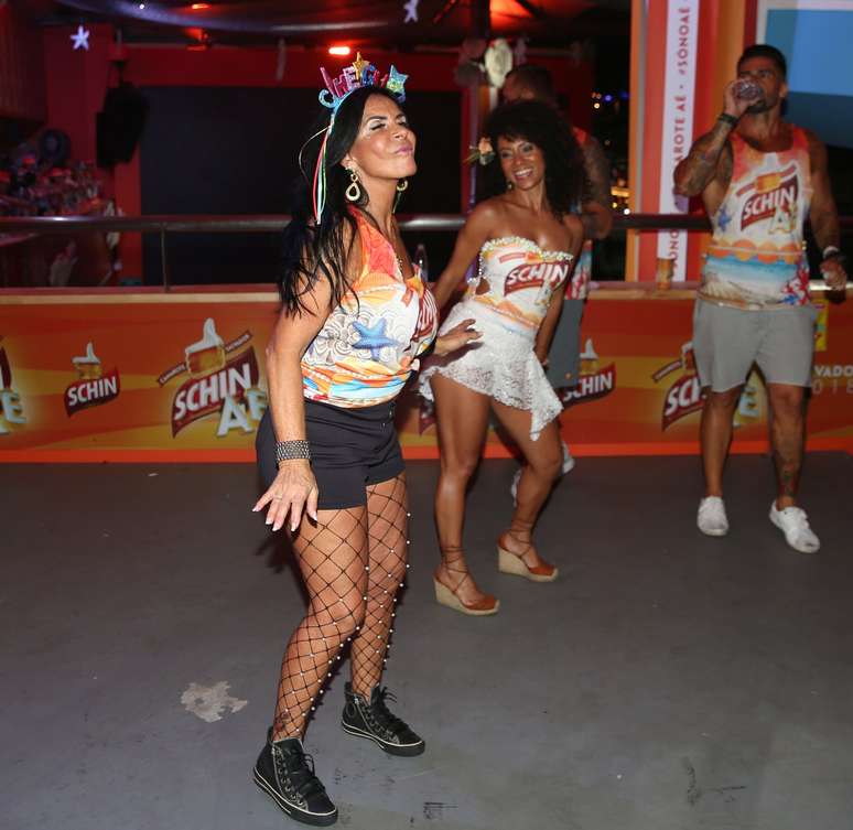 Gretchen e Cinara Leal dançaram muito em um dos camarotes de Salvador