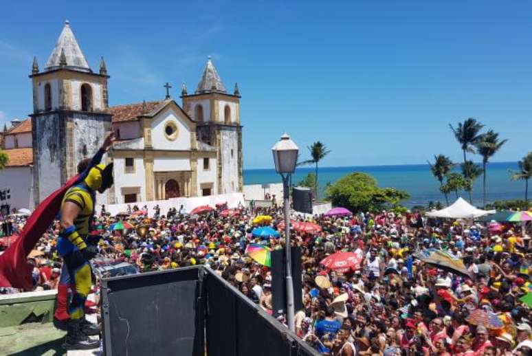 Blocos de Carnaval agitam foliões em Olinda neste domingo