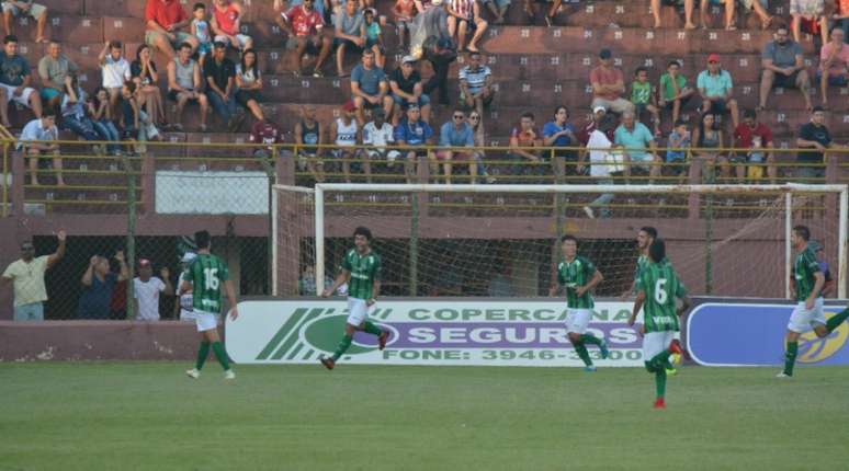 Bruno Mendes marca três dos quatro gols do Guarani contra o Sertãozinho(Foto: Divulgação/GFC)