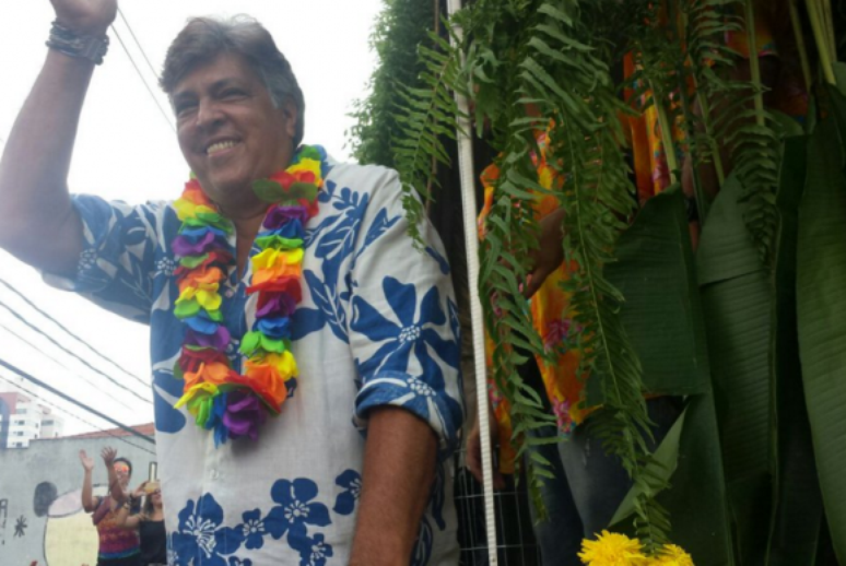 Sidney Magal anima carnaval de rua de São Paulo 