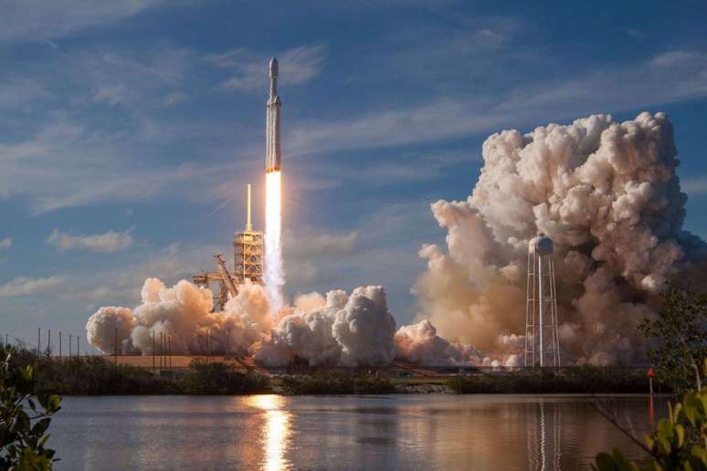 Falcon Heavy alçando voo (Reprodução: SpaceX)