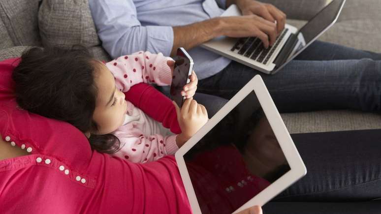 'Empresas de tecnologia estão conduzindo um experimento em massa e em tempo real com nossas crianças', diz CEO da Common Sense