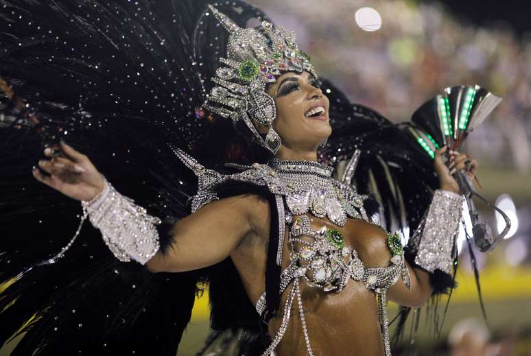 A rainha da bateria Milena estreou na elite do Carnaval carioca.