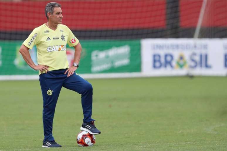 'Se eu quisesse alguém no meio para marcar, colocaria zagueiros', diz 'Carpa' (Foto: Gilvan de Souza/Flamengo)