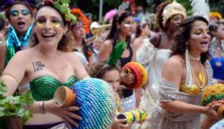 Pesquisa de 2016 diz 61% dos homens acham que mulher solteira no carnaval n&atilde;o pode reclamar de cantada