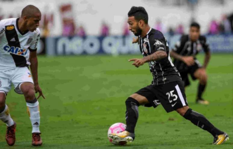 Clayson, em ação pelo Corinthians