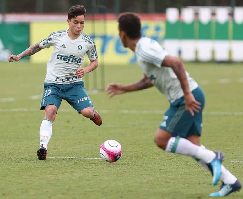 Artur durante treino do Palmeiras: ele vinha chamando a atenção nas atividades - Cesar Greco/Palmeiras