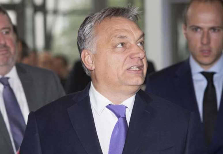 Premier húngaro propõe lei contra ONGs que ajudam imigrantes