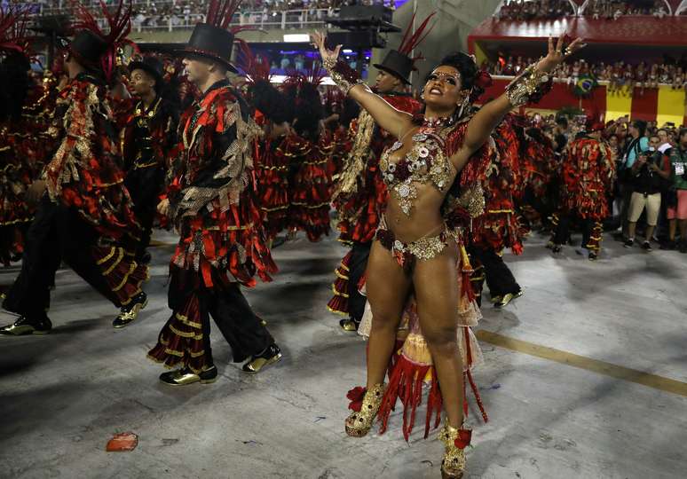 Raissa de Oliveira, rainha de bateria da Beija-Flor