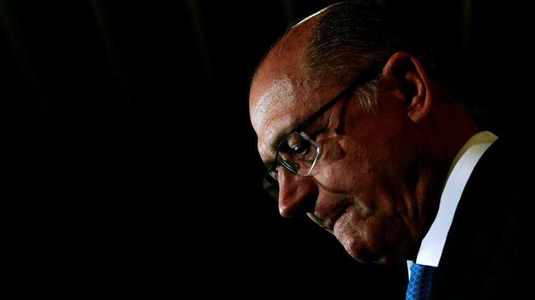 Segundo Claudio Couto, perfil de Huck ameaça eventuais rivais de centro, como Alckmin