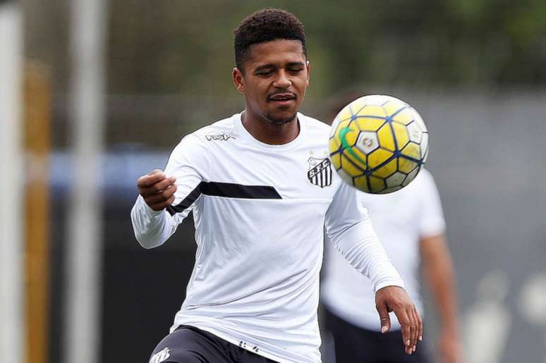 Diogo Vitor recebeu elogios em treino (Foto: Pedro Ernesto)