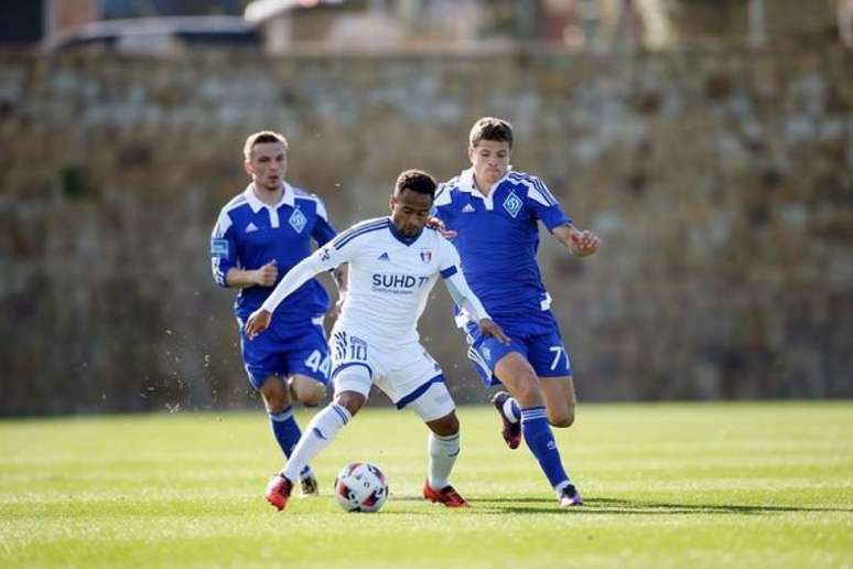 Junior Santos atuando pelo Suwon Bluewings (Foto:Reprodução)