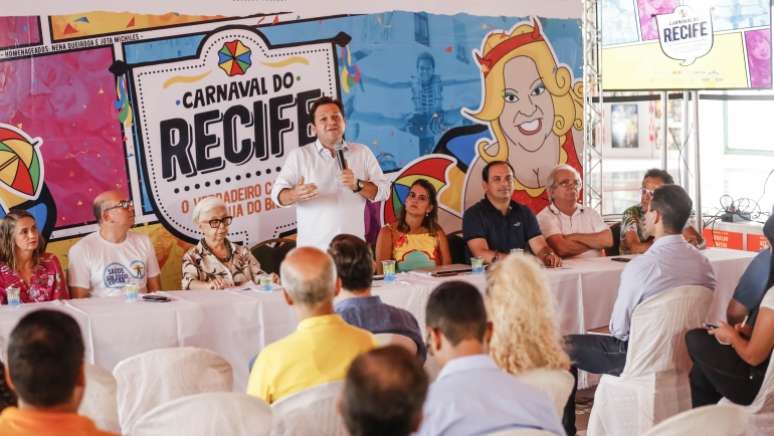 Prefeito de Recife comemora o que, segundo ele, foi maior Carnaval da história de Recife