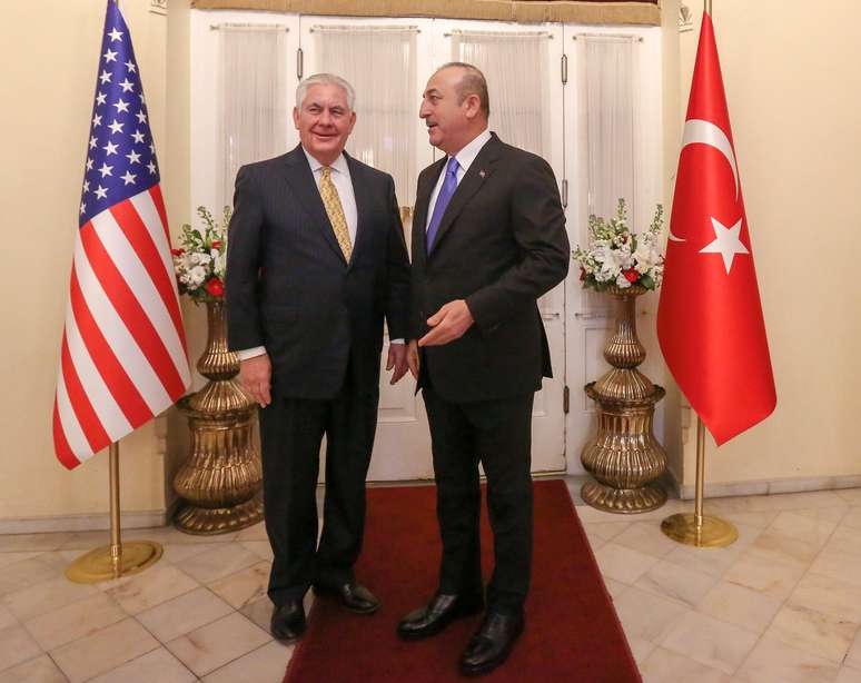 Secretário de Estado norte-americano, Rex Tillerson, encontra com ministro de Relações Exteriores turco, Mevlut Cavusoglu, em Ancara 16/02/2018 REUTERS/Cem Ozdel