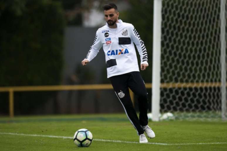 Longuine quer dar a volta por cima no Santos (Foto: Ivan Storti)